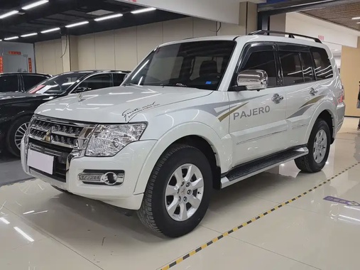 Mitsubishi Pajero 2020