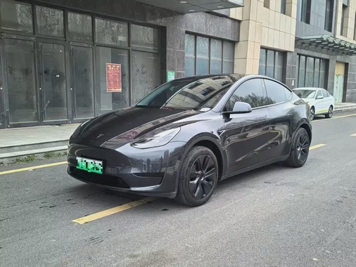 Tesla Model Y 2025