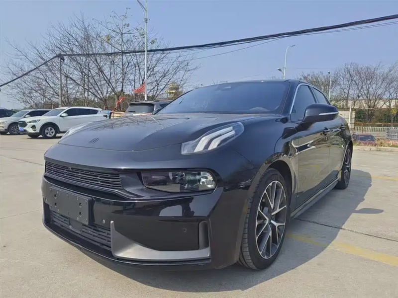 Lynk & Co 03