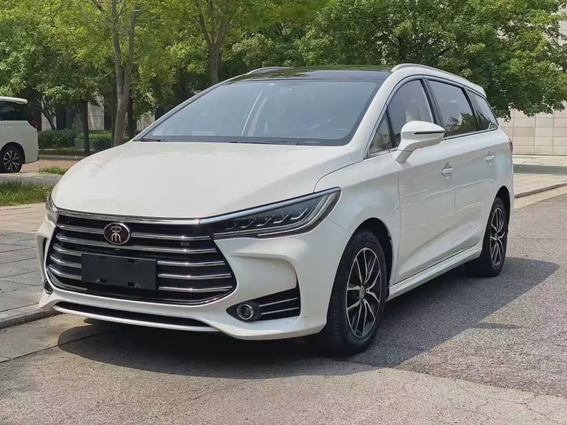 BYD MAX
