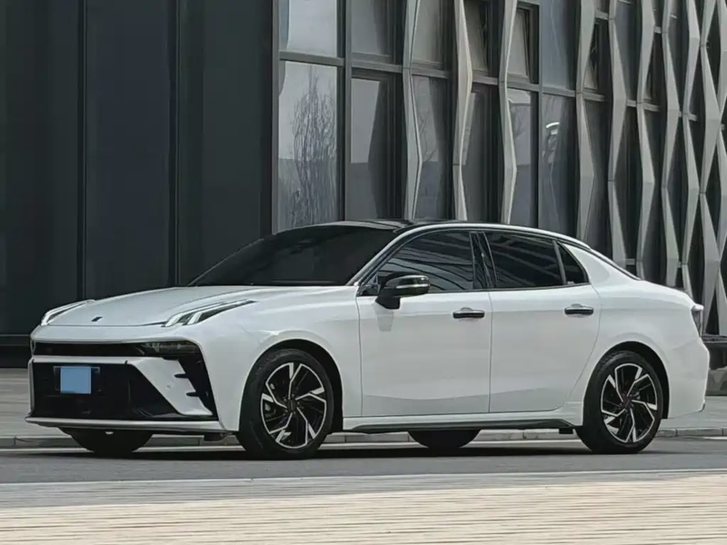 Lynk & Co 03