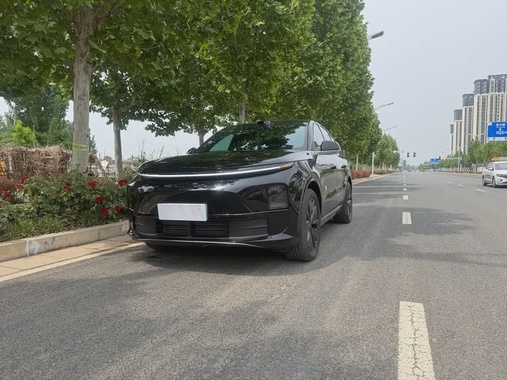 Li Auto L6 2025