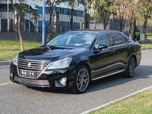 Toyota Crown 2014