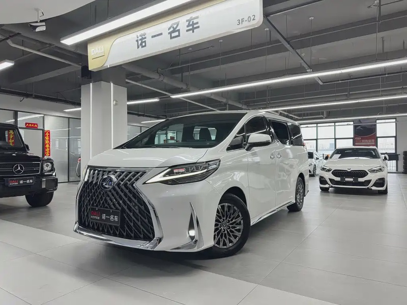 Lexus LM