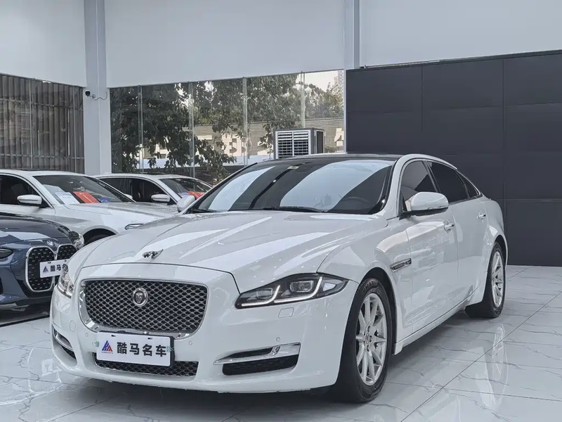 Jaguar XJ