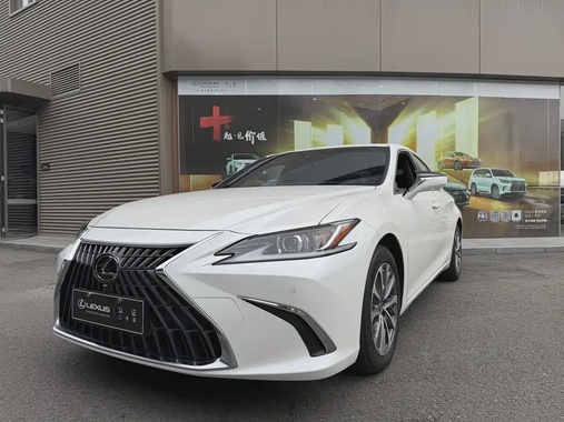 Lexus ES 2024