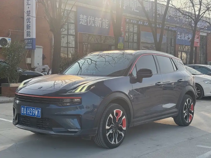 Lynk & Co 06