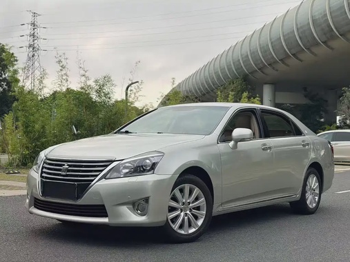 Toyota Crown 2014