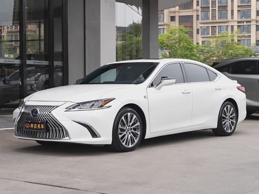 Lexus ES 2020