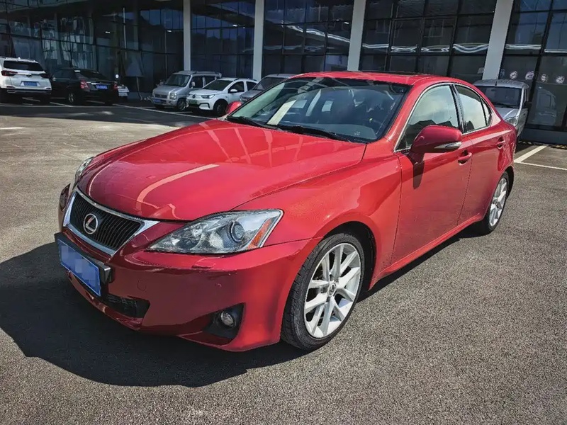 Lexus IS