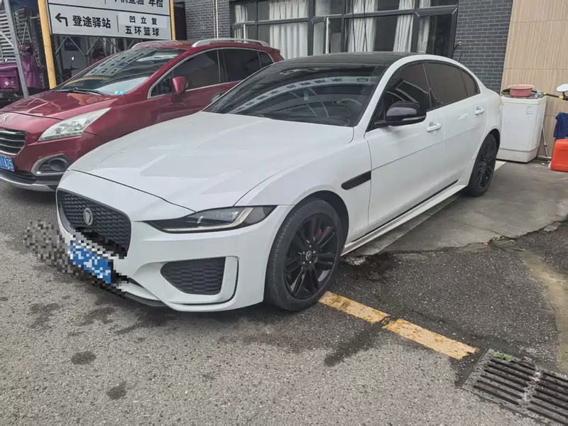 Jaguar XE