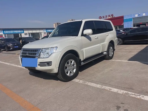 Mitsubishi Pajero 2016
