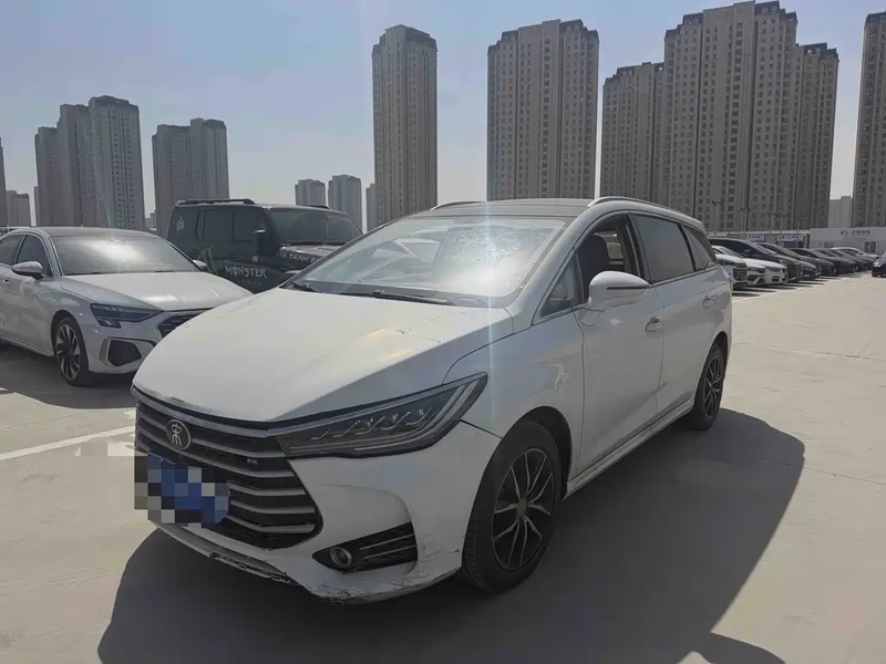 BYD MAX