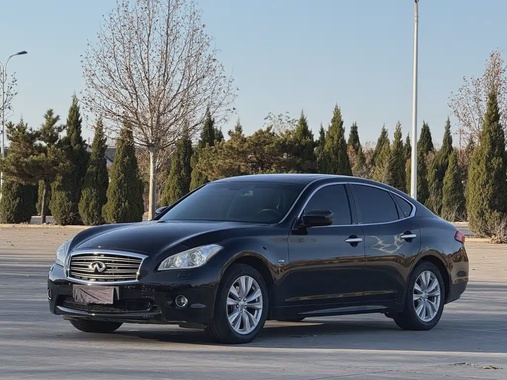 Infiniti M 2012