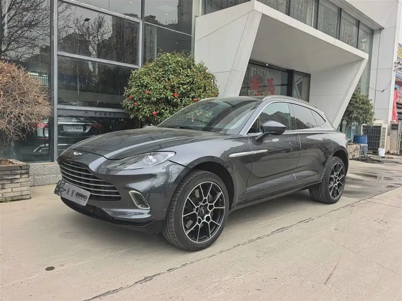 Aston Martin DBX