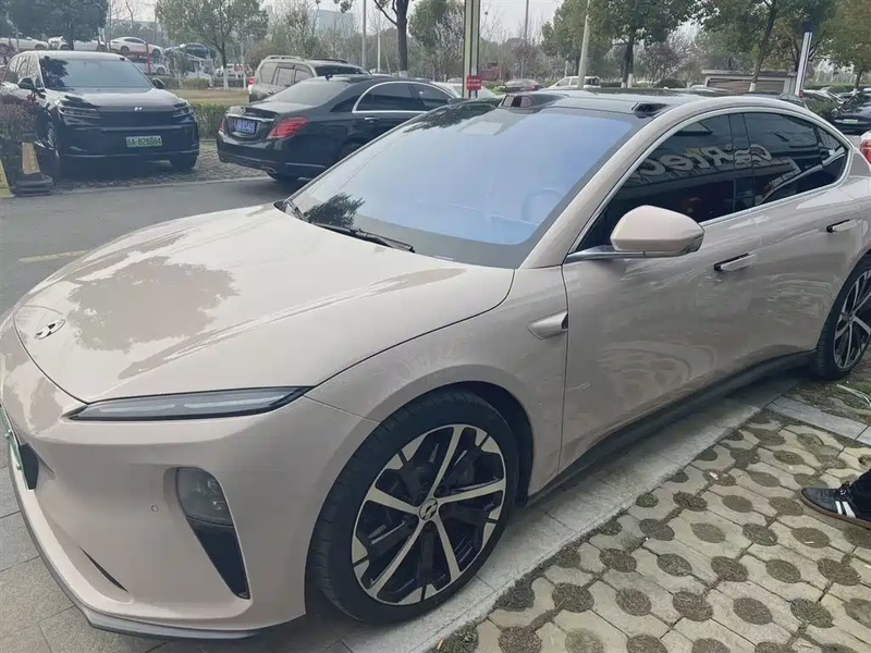 NIO ET5