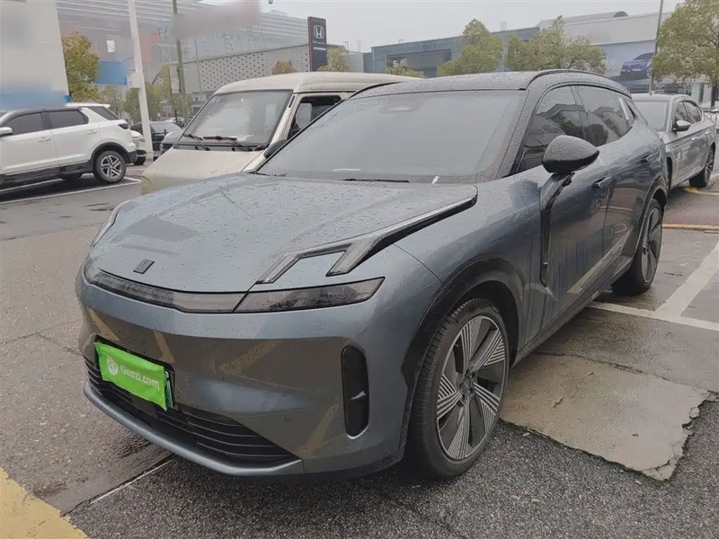 Lynk & Co 08