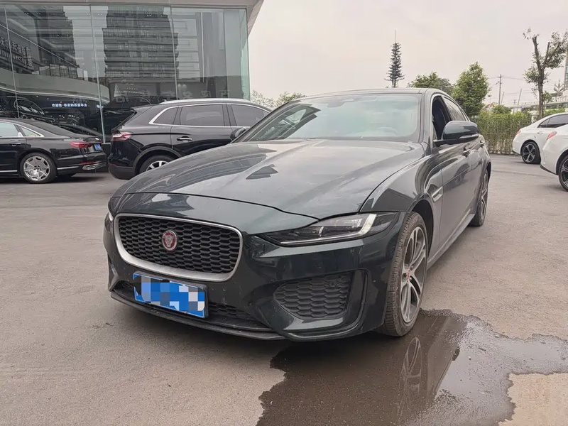 Jaguar XE
