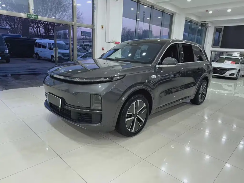 Li Auto L8