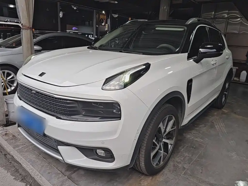 Lynk & Co 01