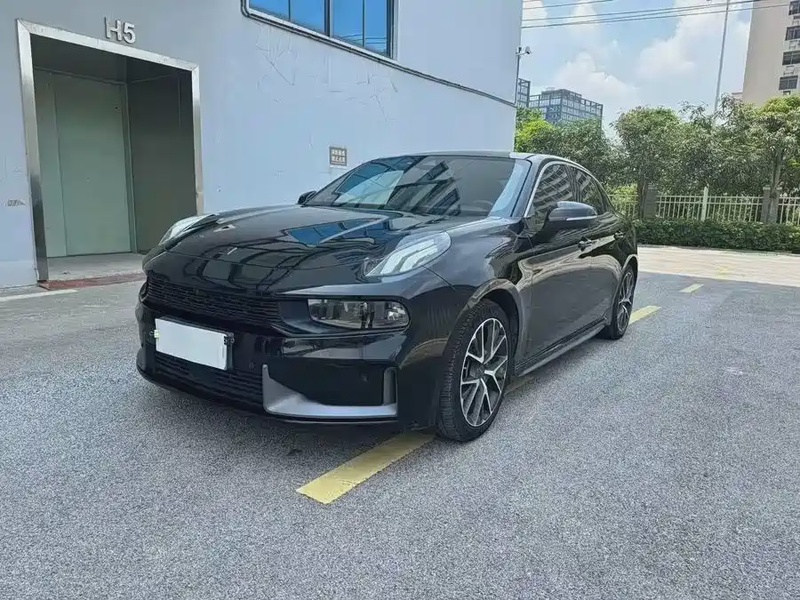 Lynk & Co 03