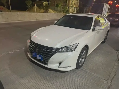 Toyota Crown 2016