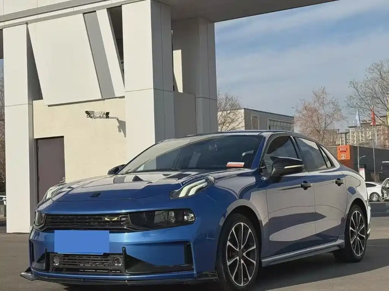 Lynk & Co 03