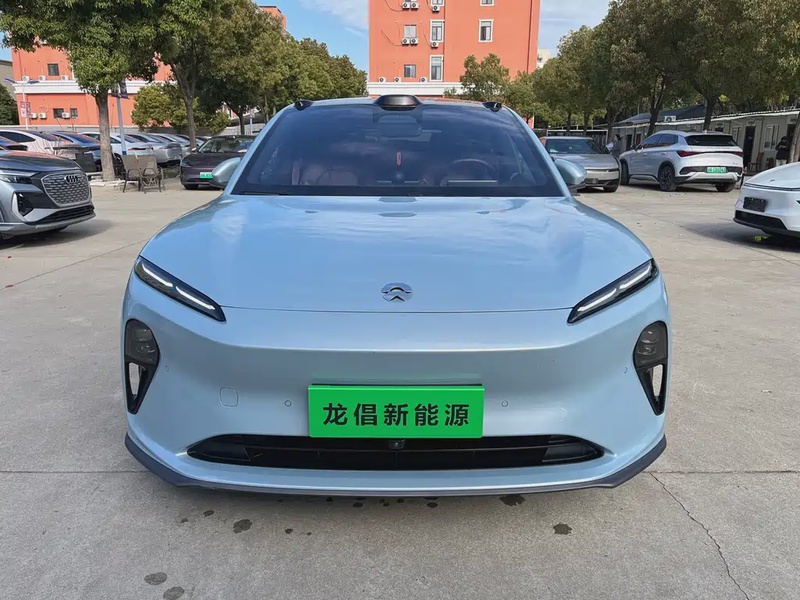 NIO ET5
