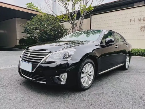 Toyota Crown 2013