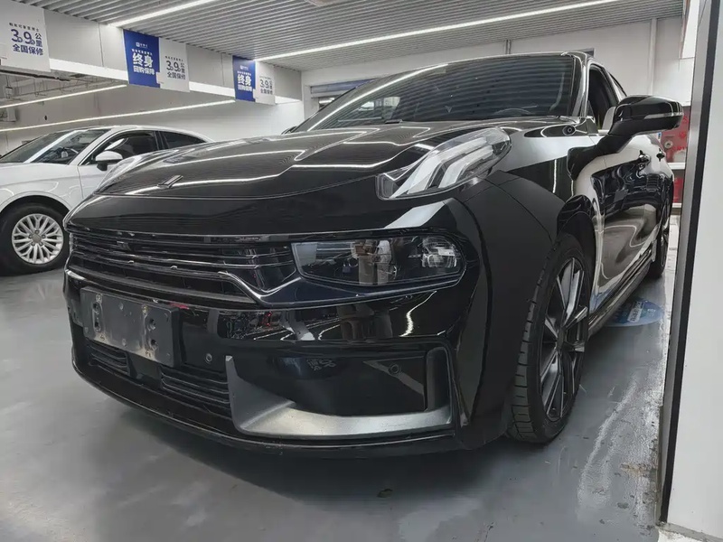 Lynk & Co 03