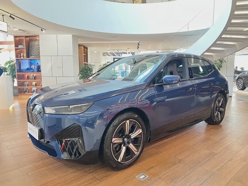 BMW iX