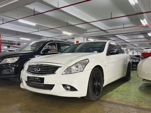 Infiniti G 2011