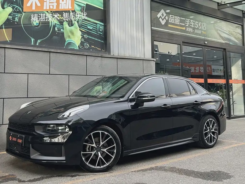 Lynk & Co 03