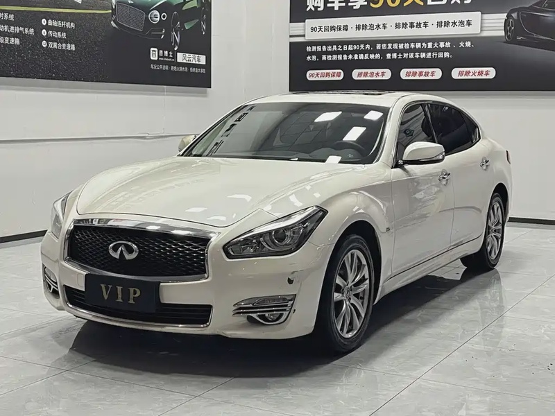Infiniti Q70