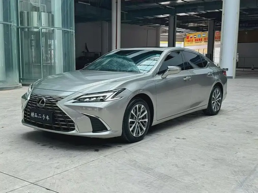 Lexus ES 2025
