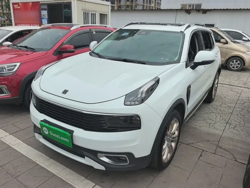 Lynk & Co 01