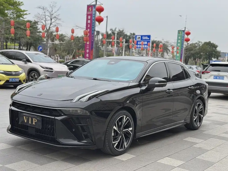 Lynk & Co 03