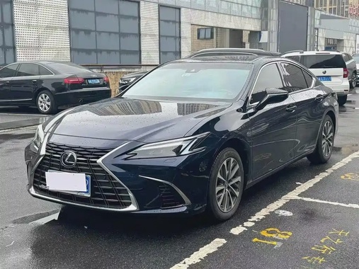 Lexus ES 2025