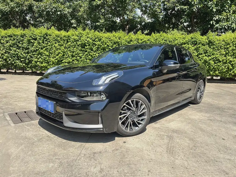 Lynk & Co 03