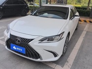 Lexus ES 2022