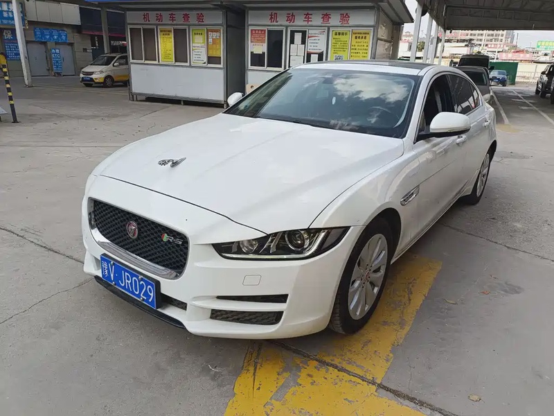 Jaguar XE