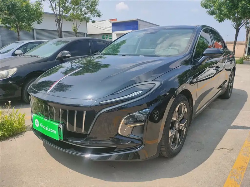 Hongqi E-QM5