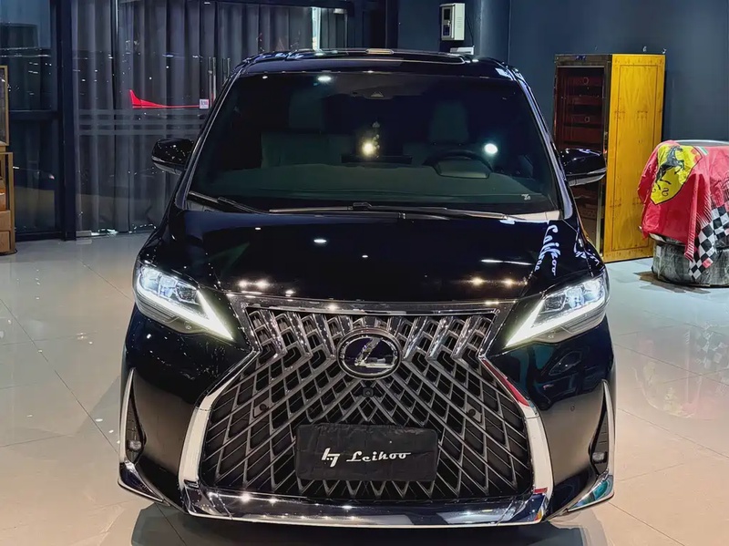 Lexus LM
