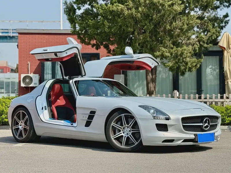 Mercedes-Benz SLS AMG