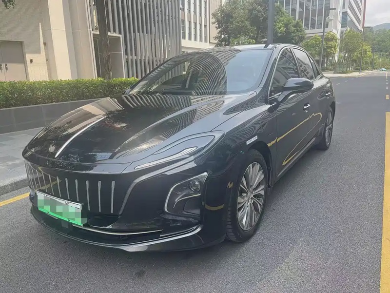 Hongqi E-QM5