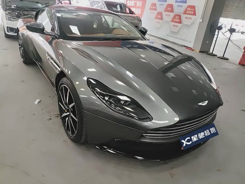 Aston Martin DB11