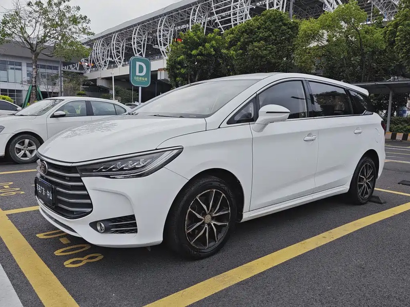 BYD MAX