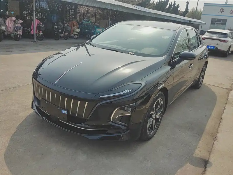 Hongqi E-QM5
