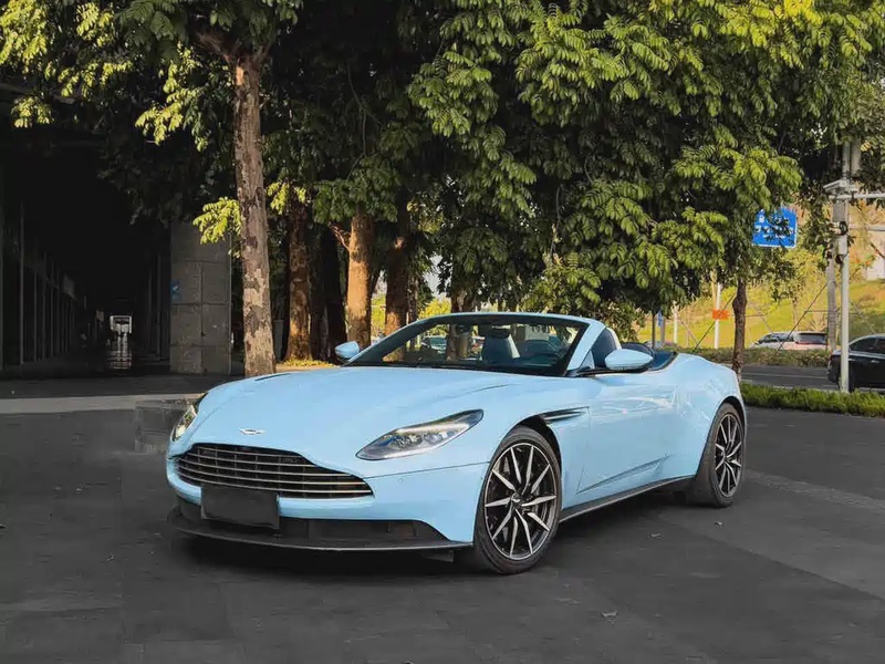 Aston Martin DB11