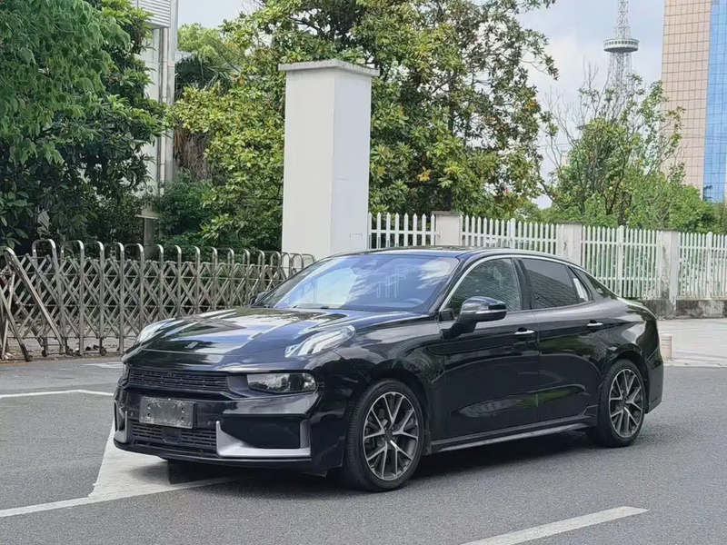Lynk & Co 03